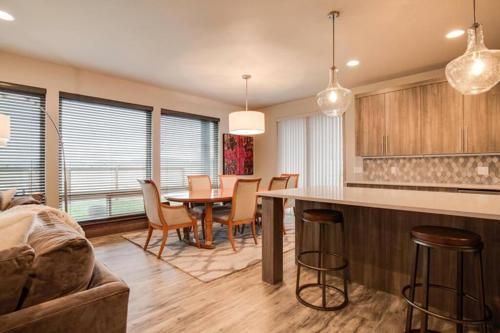 Luxury Townhome On The Park With Bridger Mtn Views Боузман Екстериор снимка