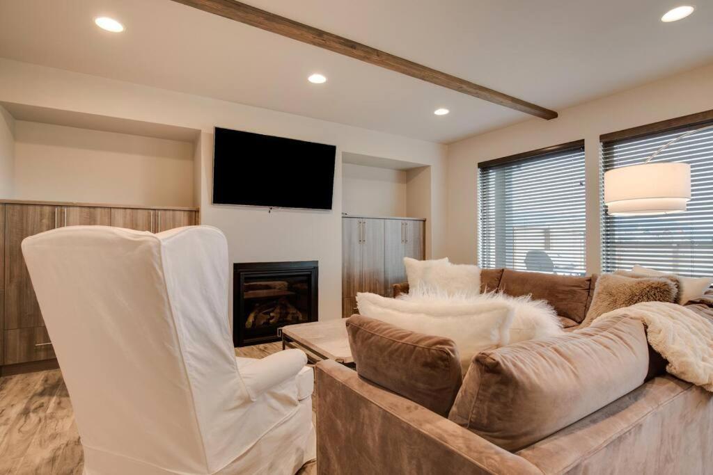 Luxury Townhome On The Park With Bridger Mtn Views Боузман Екстериор снимка